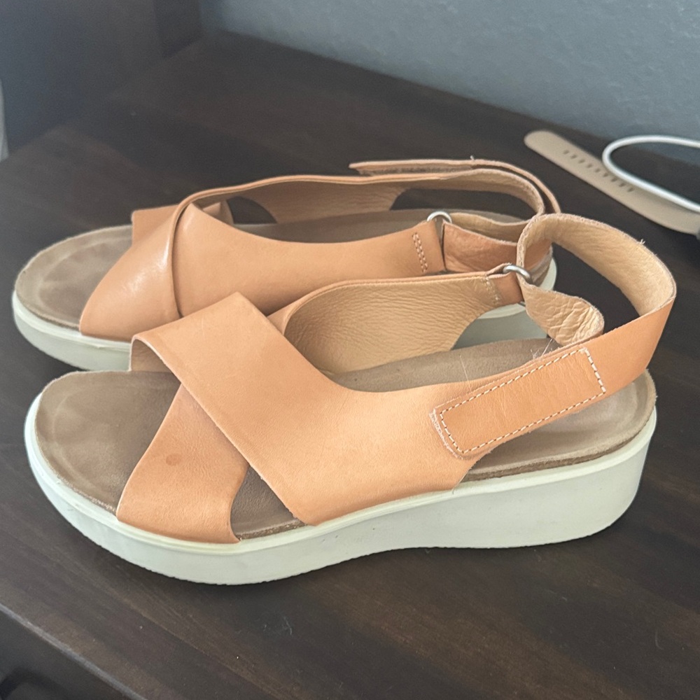 Ecco Women's Tan Leather Sandals